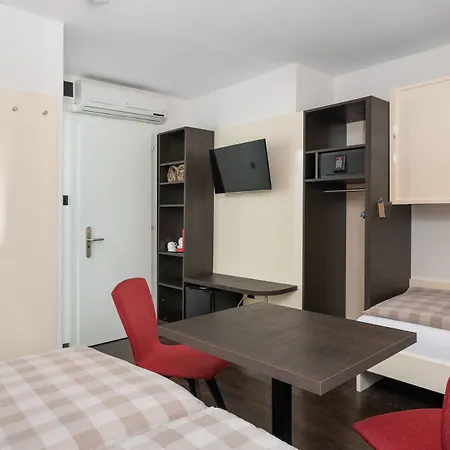 Derby - Self Check-in 3*