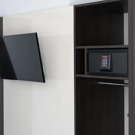Derby Hotel 3*
